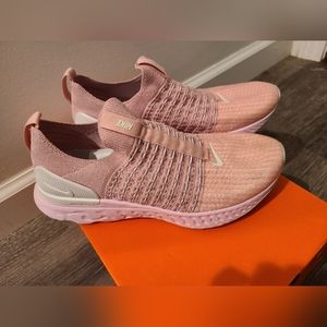Womens 8.5 Nike React Phantom Run Flyknit 2